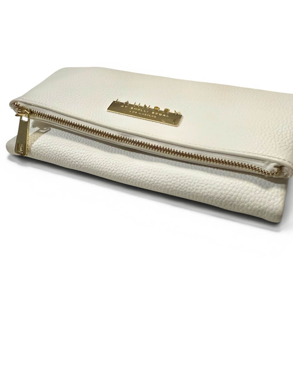 5 for $25!! LAUNDRY BY SHELLI SEGAL Los Angeles White Wristlet - Picture 3 of 14